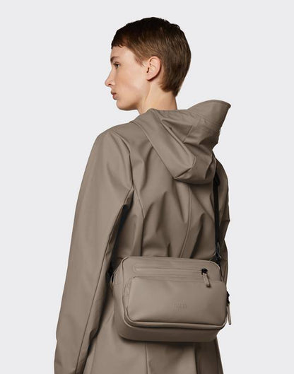 RAINS UNISEX BOX BAG Taupe rankinė per petį