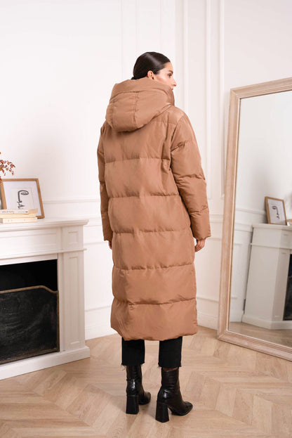 ATTENTIF rudas oversized puffer paltas su gobtuvu