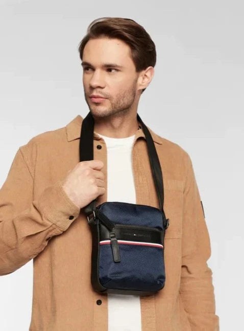 Tommy Hilfiger mėlyna rankinė per petį